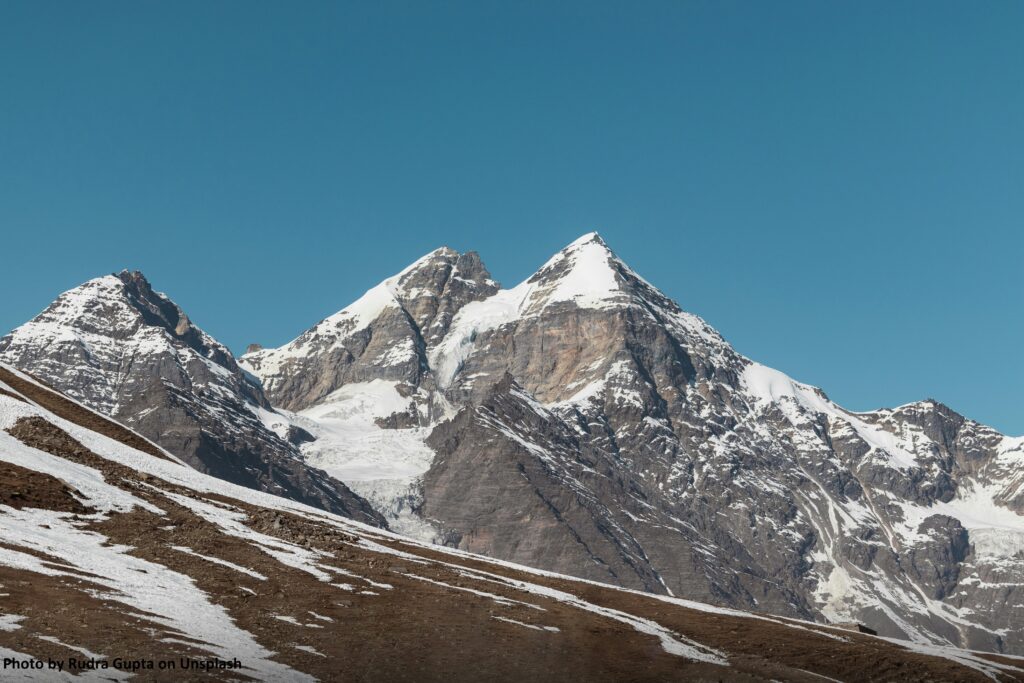 खूबसूरत हिमालय : जो हमेशा बर्फ़ से ढका रहता था आज बर्फ़ को तरस रहा है | जानिए क्यों पड़ा हिमालय पर बर्फ़ का अकाल ?
